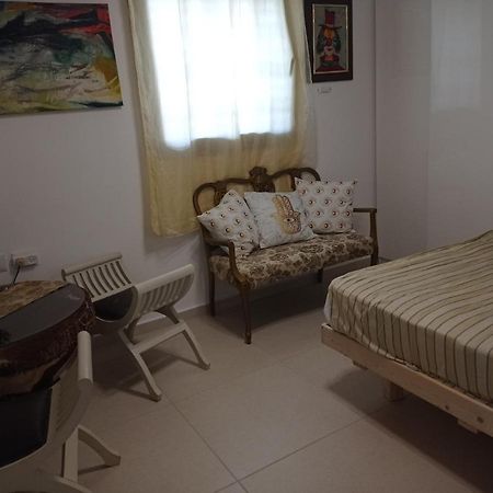 New! Great Location! Vibrant Downtown, Talpiot Market, Flea Market, Carmel Beach, Close To Everywhere Lägenhet Haifa Exteriör bild