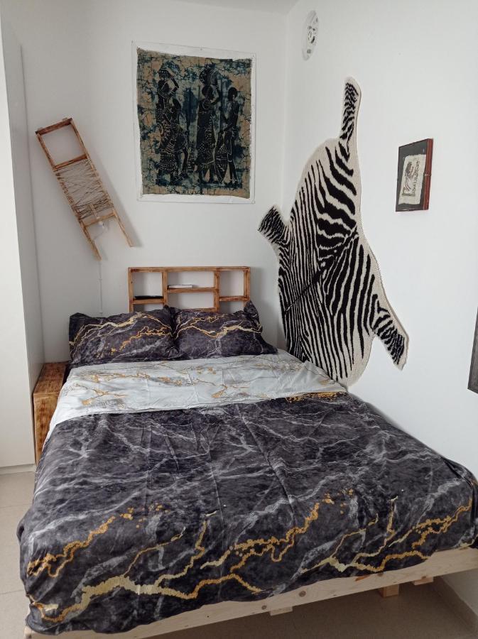 New! Great Location! Vibrant Downtown, Talpiot Market, Flea Market, Carmel Beach, Close To Everywhere Lägenhet Haifa Exteriör bild
