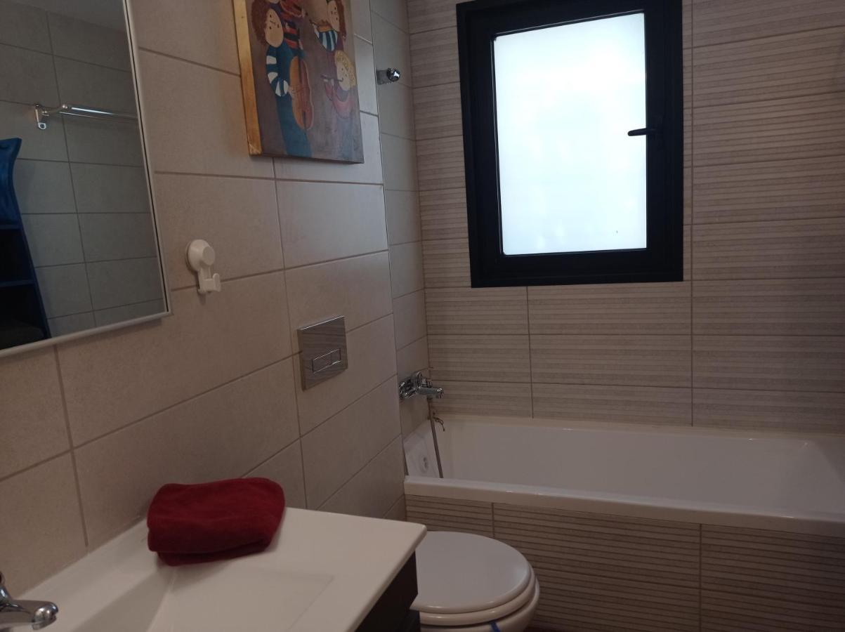 New! Great Location! Vibrant Downtown, Talpiot Market, Flea Market, Carmel Beach, Close To Everywhere Lägenhet Haifa Exteriör bild