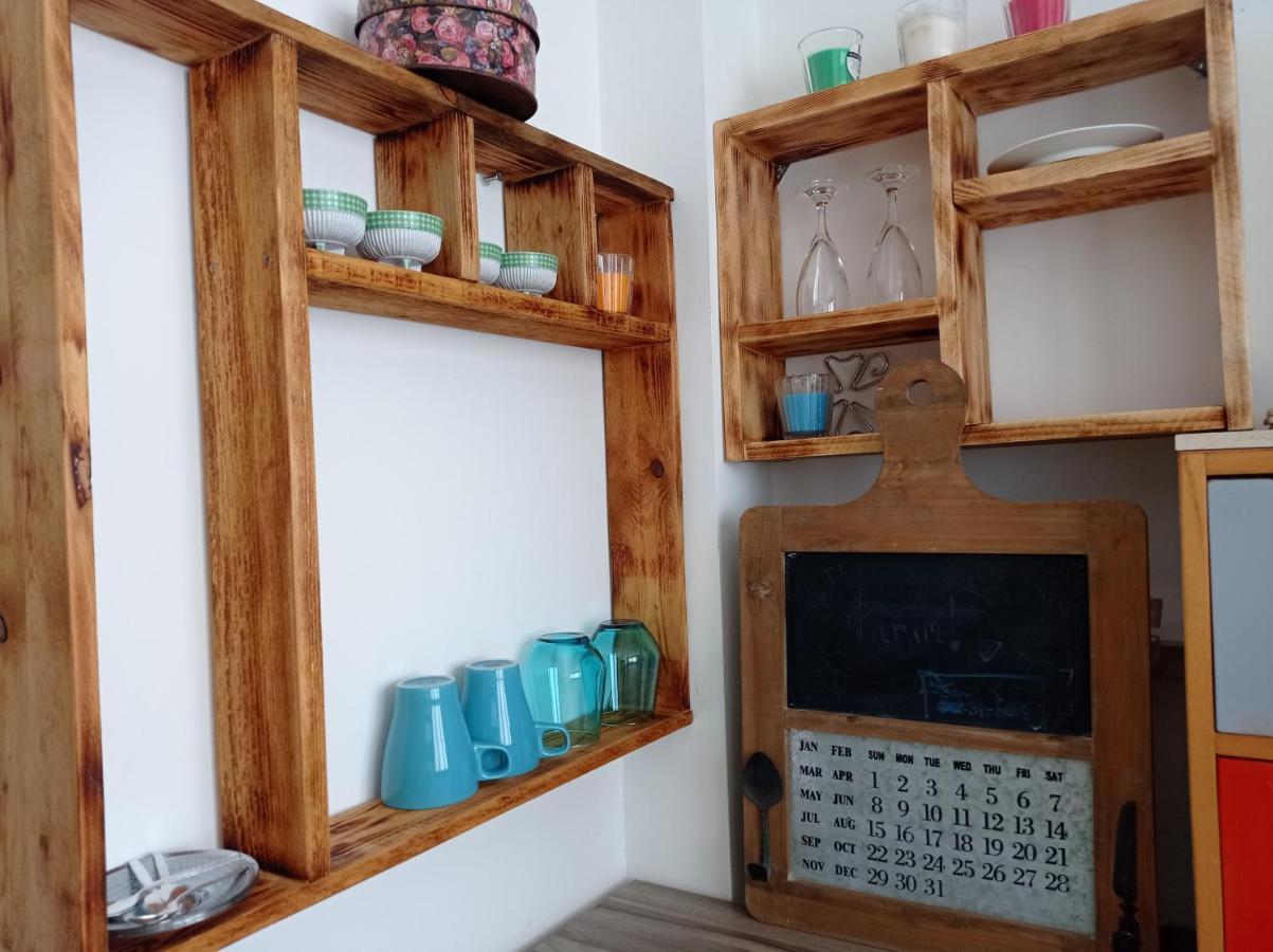 New! Great Location! Vibrant Downtown, Talpiot Market, Flea Market, Carmel Beach, Close To Everywhere Lägenhet Haifa Exteriör bild