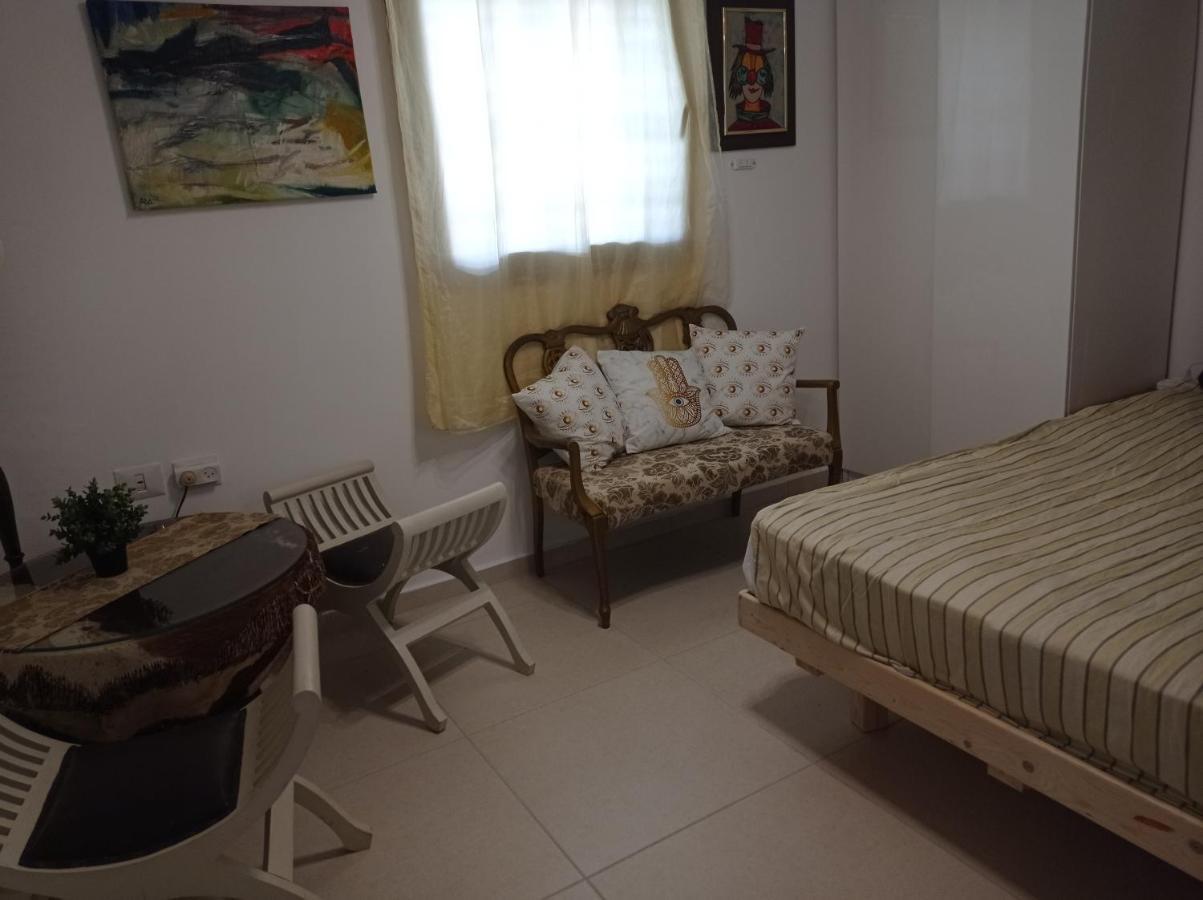 New! Great Location! Vibrant Downtown, Talpiot Market, Flea Market, Carmel Beach, Close To Everywhere Lägenhet Haifa Exteriör bild
