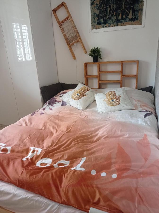 New! Great Location! Vibrant Downtown, Talpiot Market, Flea Market, Carmel Beach, Close To Everywhere Lägenhet Haifa Exteriör bild