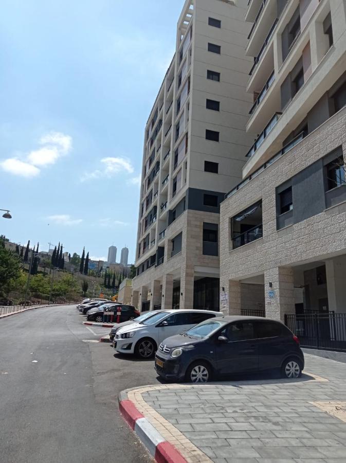 New! Great Location! Vibrant Downtown, Talpiot Market, Flea Market, Carmel Beach, Close To Everywhere Lägenhet Haifa Exteriör bild